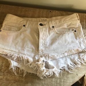 free people size 28 white jean shorts